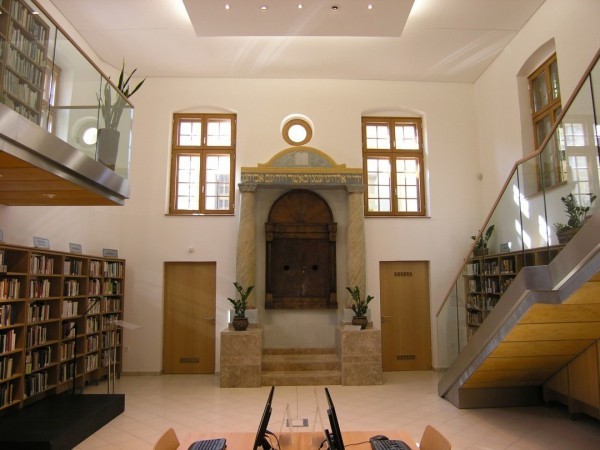 A Nagytétényi úti könyvtár belső tere