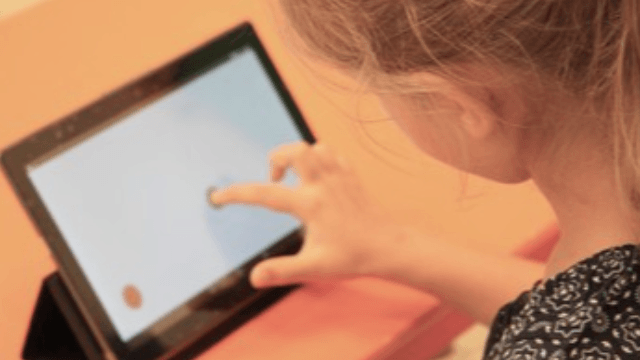 Pre-schoolers using a tablet or a mobile phone can't see the forest for the trees